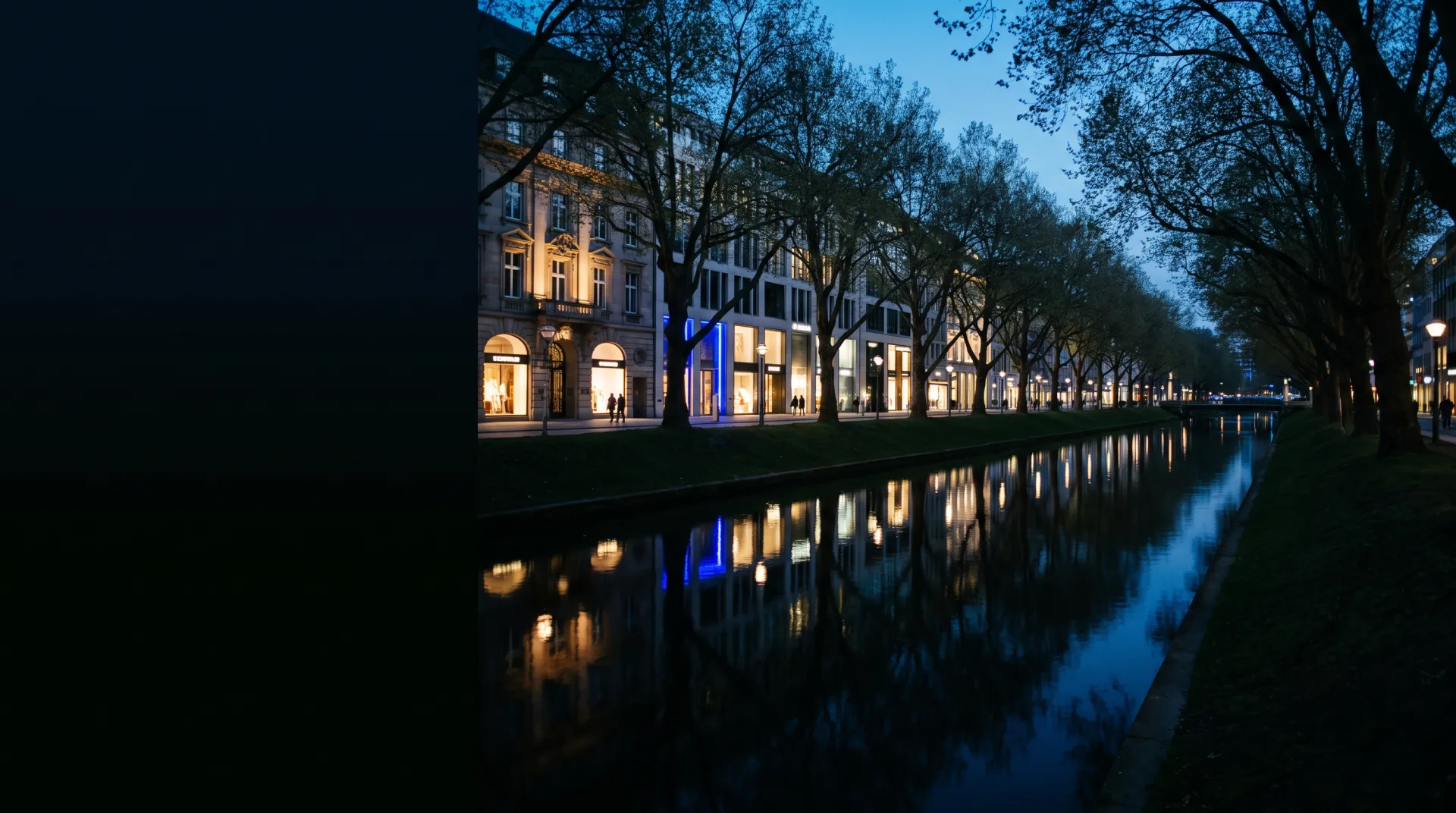 Königsallee in Düsseldorf am Abend